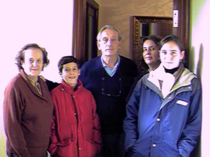 Con mis abuelos maternos.