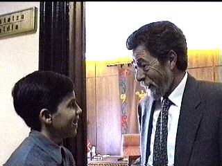 El alcalde nos recibi� el s�bado 20 de Marzo en su despacho de la Alcald�a. Se reuni�n con Leire, conmigo y con mis padres.