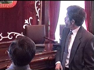 El alcalde nos cont� una estupenda historia sobre 'tres escudos de Getxo', que hab�a interesado a historiadores norteamericanos.