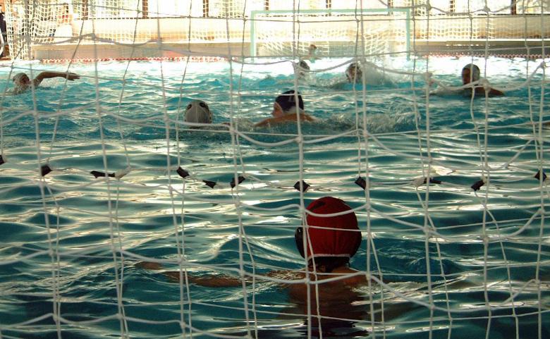 Mi deporte favorito: WATERPOLO (en el colegio Askartza Claret). Nosotros somos de la categor�a CADETE. Aqu� estamos en la piscina de Sakonetas (Leioa). Yo soy el portero, con el gorro rojo.