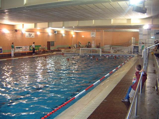 La piscina del colegio es de 25 m...