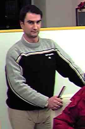 Eduardo, el mejor peluquero de Las Arenas.