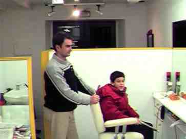 Eduardo, peluquero especialista en ni�os y adultos.