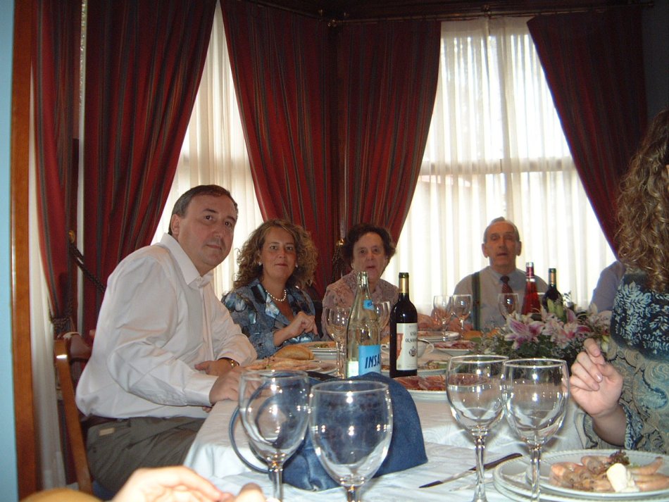 Los novios: Mikel, Carmen, Esperanza y Manuel.