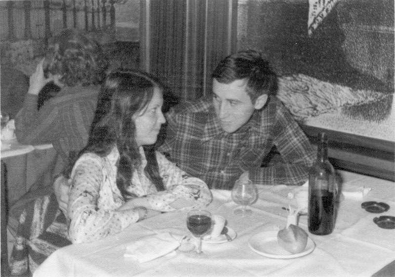 Aproximadamente 1975. De las primeras fotos juntos. Restaurante Anboto, Casco Viejo