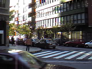 c/ Paulino Mendibil, hacia el Puente Colgante.