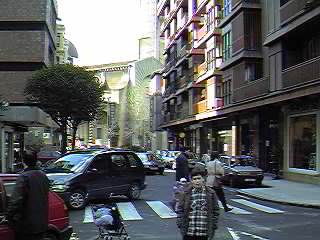 c/ Urkijo, hacia la Iglesia de Las Mercedes.