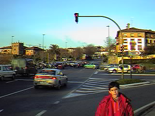 Hacia la rotonda de Artaza, Leioa y Bilbao.