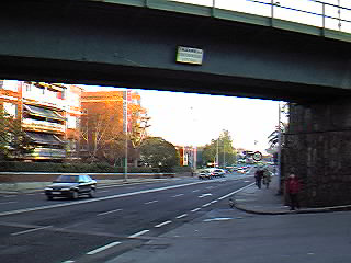 Asuako Bidea, hacia la Avanzada desde el cruce de Ereaga, hacia la Rotonda de Artaza.