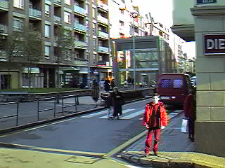 Hacia el Metro y la c/ Ibaigane (Las Arenas).