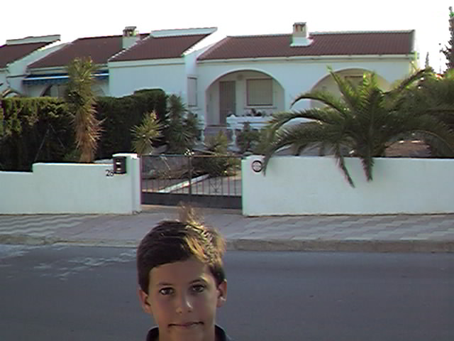 TIPO CHARI. Chalets en MIL PALMERAS. Verano del 99.