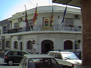 Ayuntamiento de Pilar de la Horadada, municipio al que pertenece la Urbanizacin Mil Palmeras. Tel: 96 5352225 / 96 5351008.