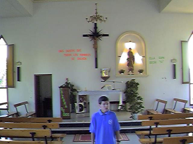 Iglesia de Mil Palmeras. Horarios de Misas en verano: S�bados y domingos, a las 21:00 h.Escenas en MIL PALMERAS. Verano del 99.