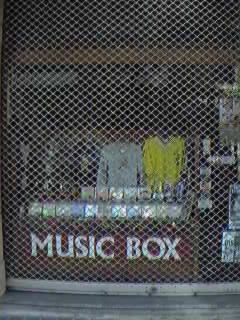 'Music Box'. c/ Mayor, 2. Tel. 94 4646711. Pulsa para entrar.
