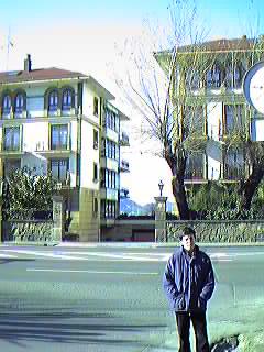 Paseo por el Muelle de Las Arenas, paralelo a la Avda. Zugazarte.