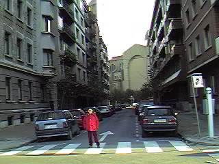 c/ Urkijo, hacia la c/ Barria y la iglesia de Las Mercedes, que se advierte al fondo.