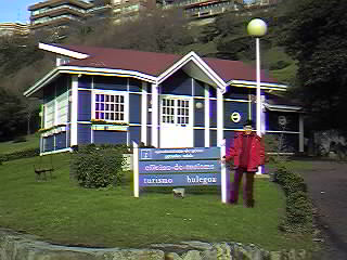 La Oficina de Turismo de Getxo en la misma playa de Ereaga.