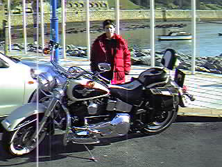 Aqu� aparezco con una motocicleta Harley Davinson, �matriculada en Bizkaia!.