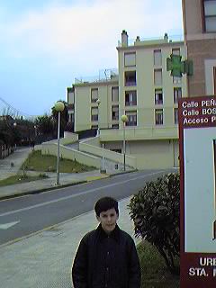 Farmacia y centro comercial.