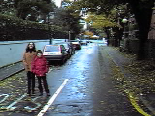 Estamos en la c/ Ondategi, en forma de yugo que se dirige hacia Avda. Zugazarte.